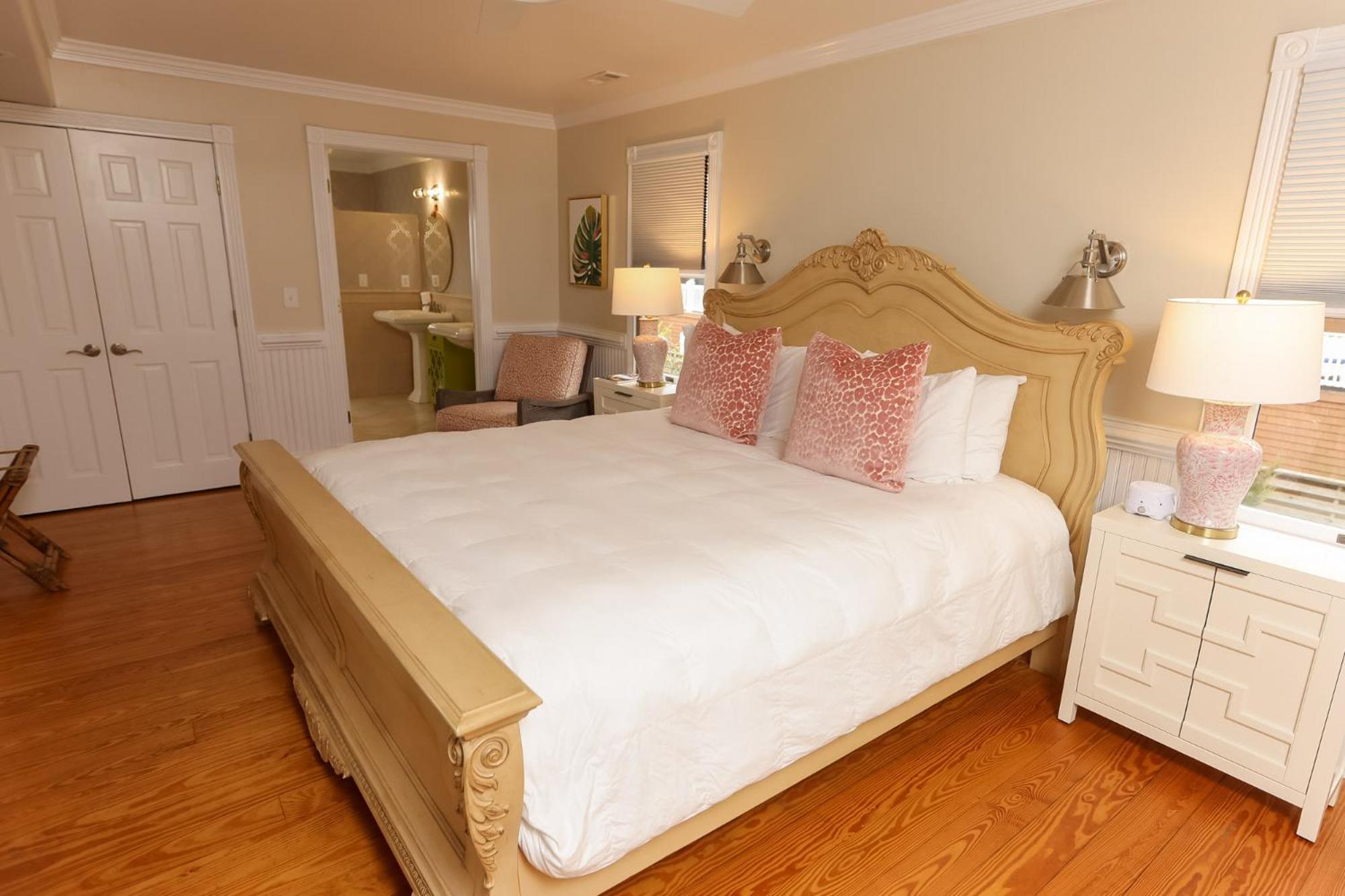 The Burrus House Inn Waterfront Suites Manteo Phòng bức ảnh