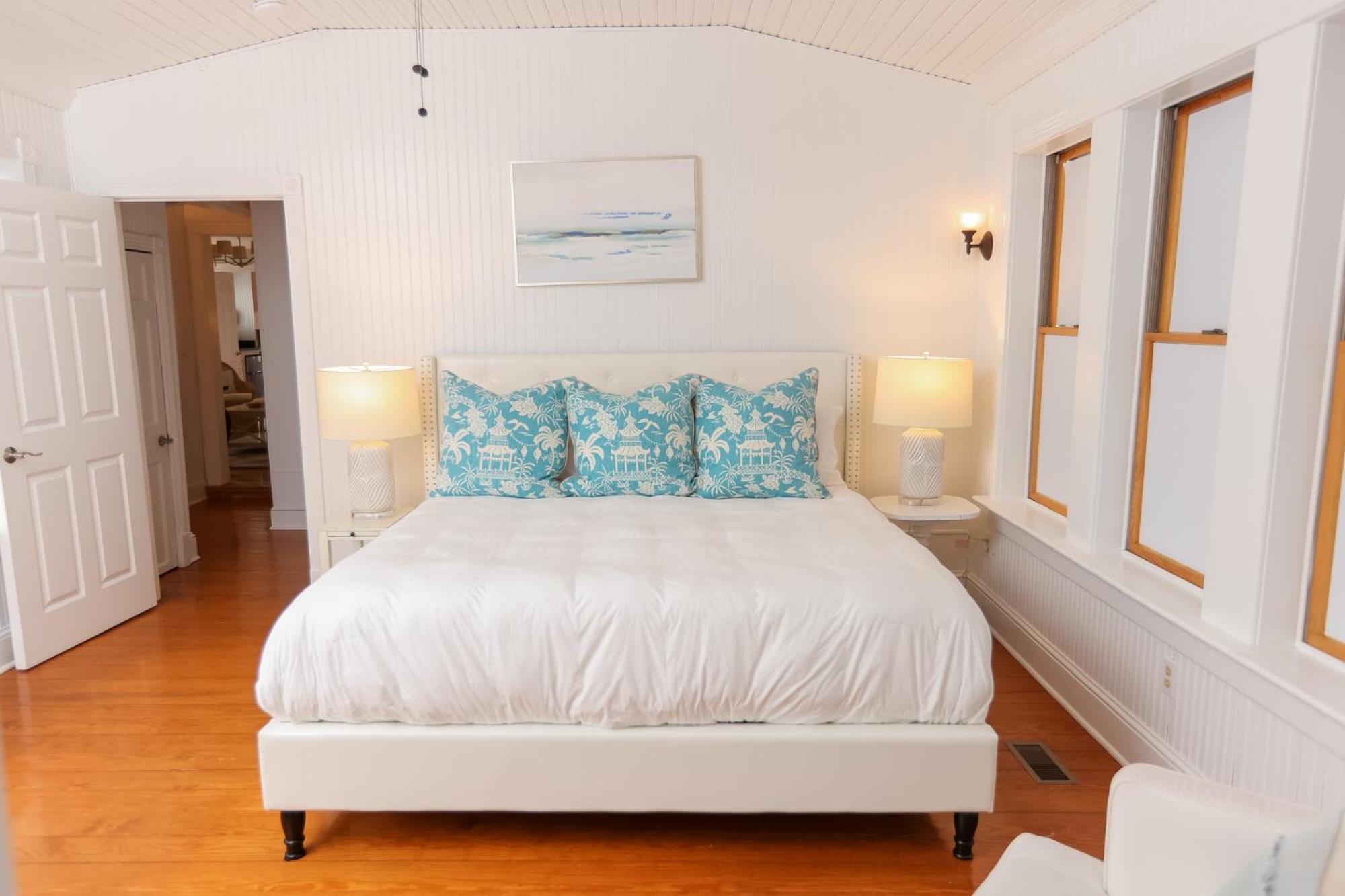 The Burrus House Inn Waterfront Suites Manteo Phòng bức ảnh
